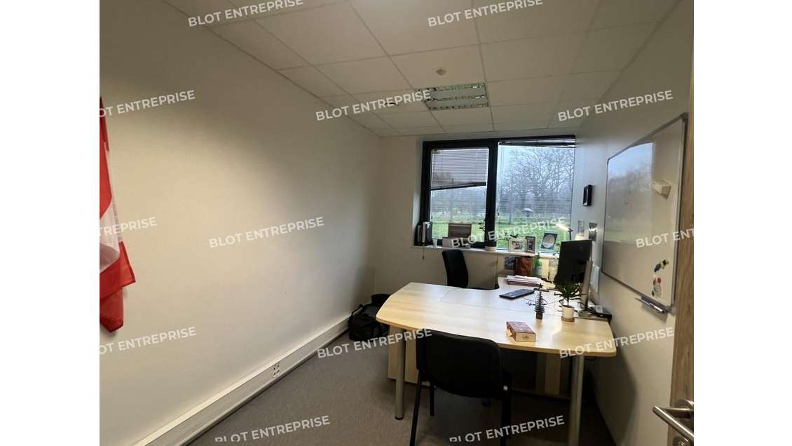 A LOUER - BUREAUX 1 527 m² - ST JACQUES DE LA 