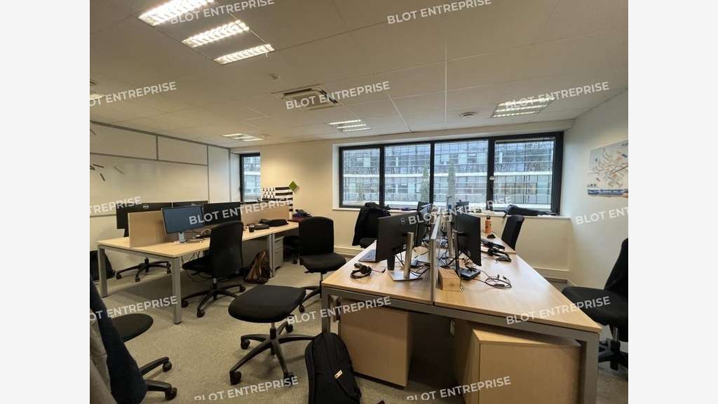 A louer bureaux 1527m² St-Jacques-de-la-Lande