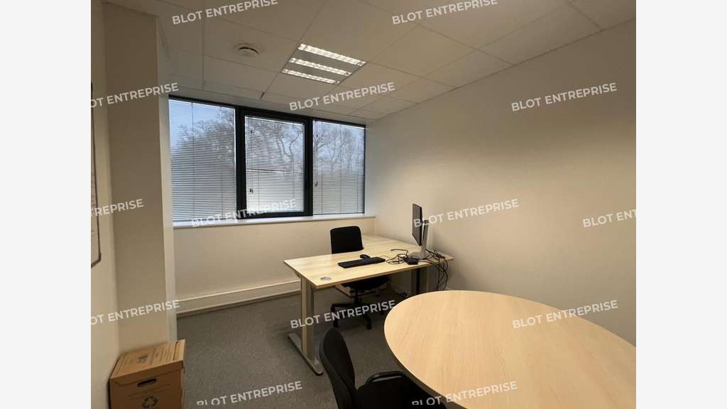 A louer bureaux 1527m² St-Jacques-de-la-Lande
