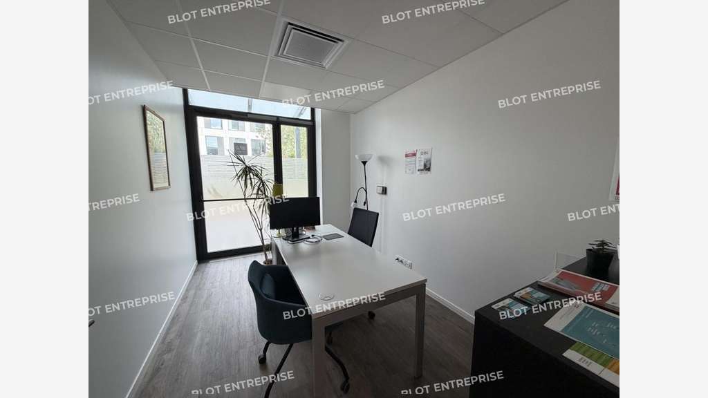 A LOUER - BUREAUX 270 m² LA COURROUZE - RENNES