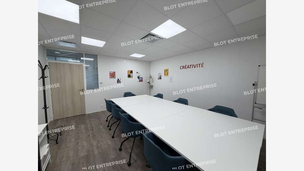 A LOUER - BUREAUX 270 m² LA COURROUZE - RENNES