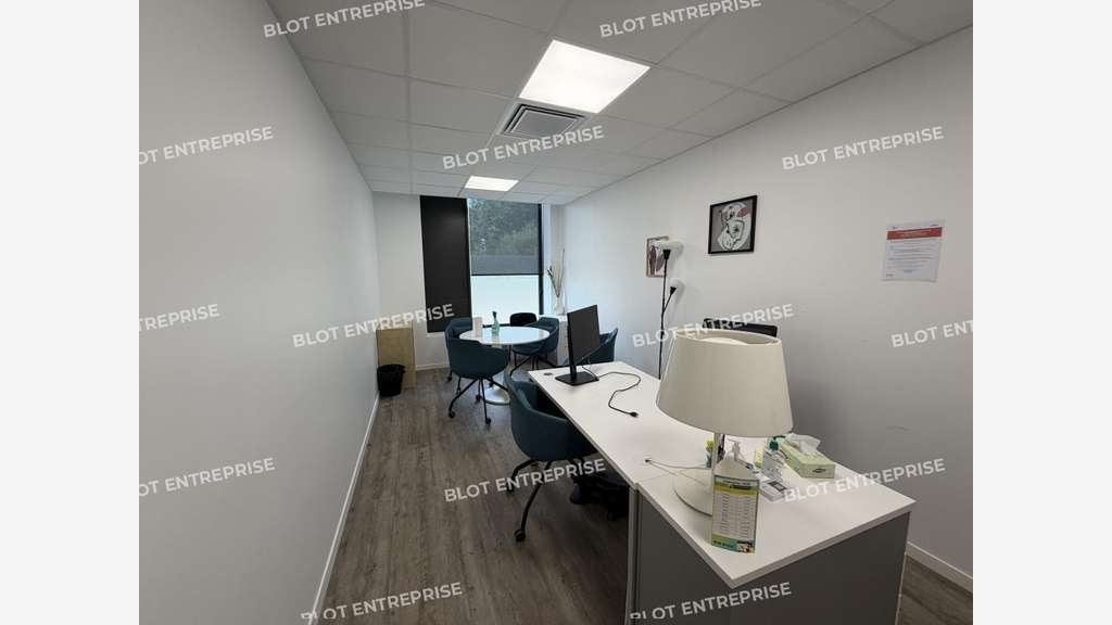 A LOUER - BUREAUX 270 m² LA COURROUZE - RENNES