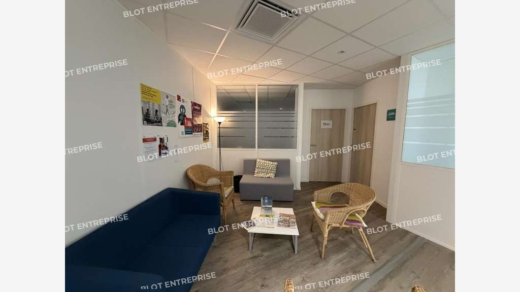 A LOUER - BUREAUX 270 m² LA COURROUZE - RENNES