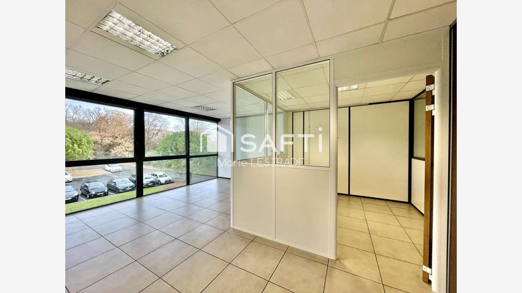Bureau 33m² à louer avec vue à Saint-Jean