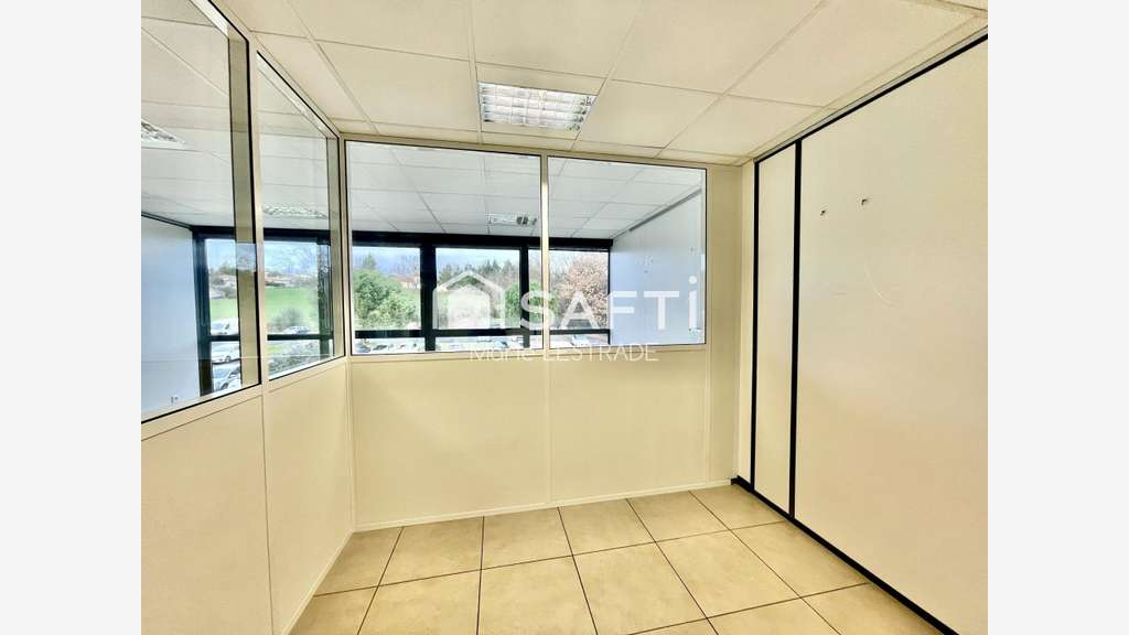 Bureau 33m² à louer avec vue à Saint-Jean