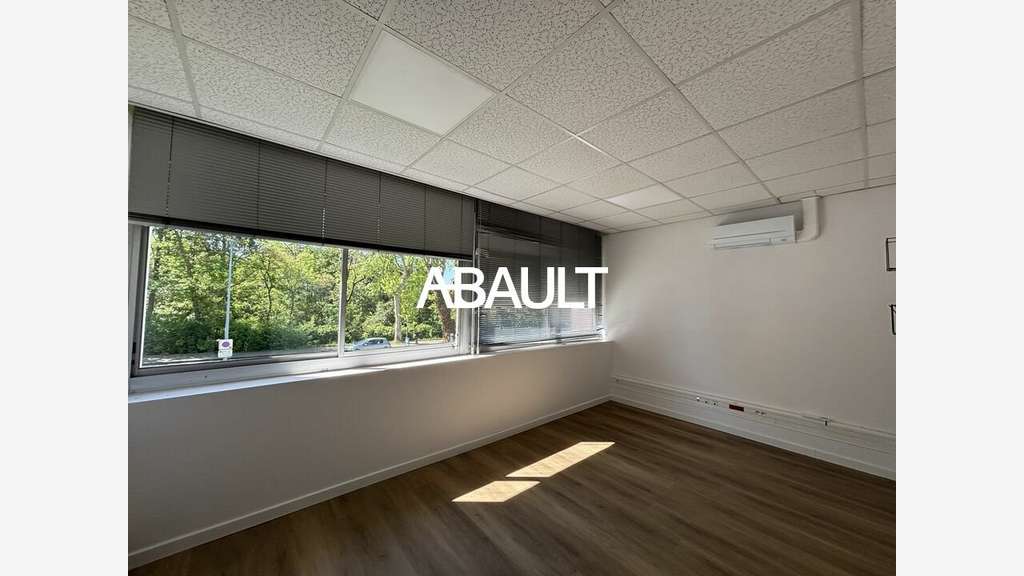 Bureaux 178m² R+1 + garage à louer Saint Jean