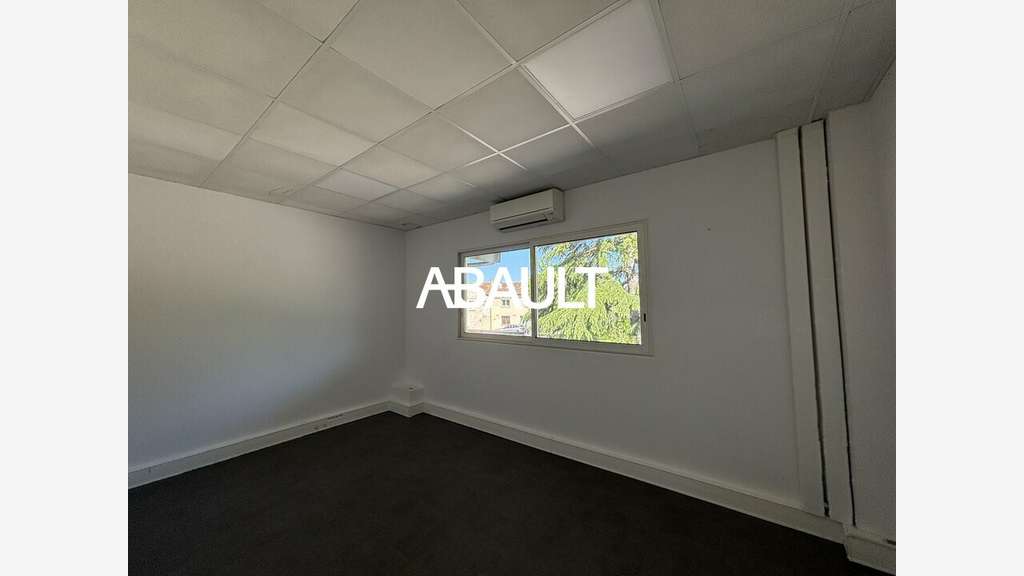 Bureaux 178m² R+1 + garage à louer Saint Jean