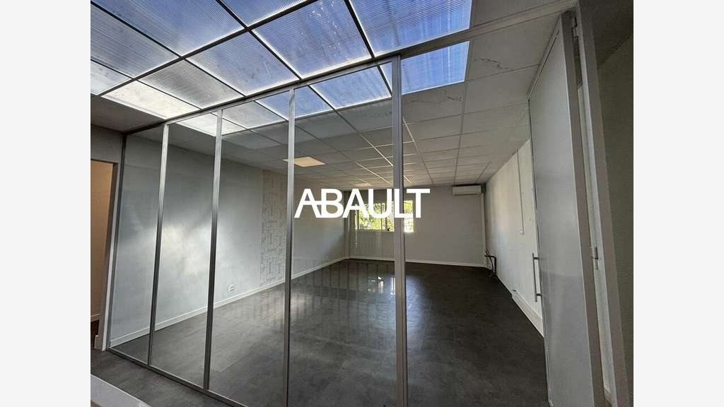 Bureaux 178m² R+1 + garage à louer Saint Jean
