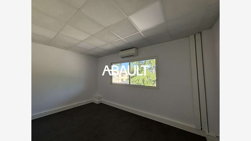 Bureaux 178m² R+1 + garage à louer Saint Jean