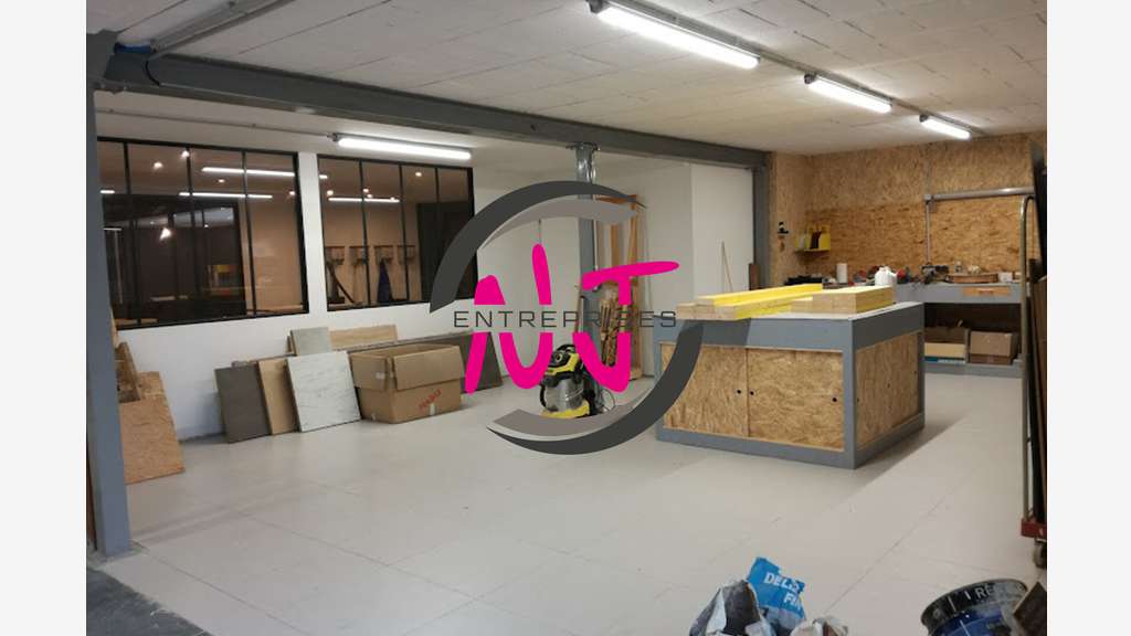 Loue local pro de 400m² à Saint-Jean-de-Linières