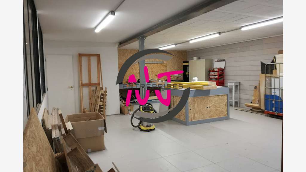 Loue local pro de 400m² à Saint-Jean-de-Linières