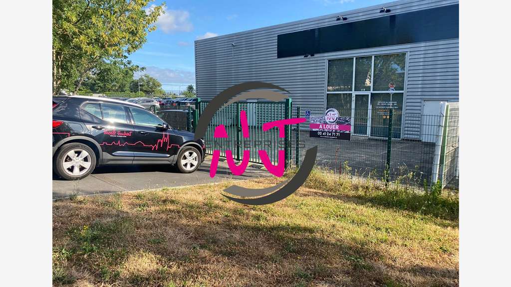 Loue local pro de 400m² à Saint-Jean-de-Linières