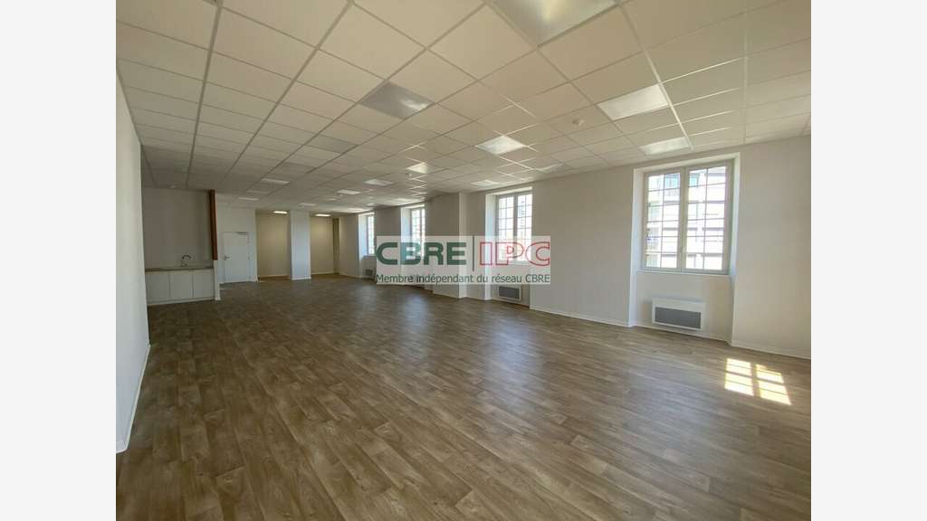Loue bureaux lumineux 204m² centre St Jean de Luz