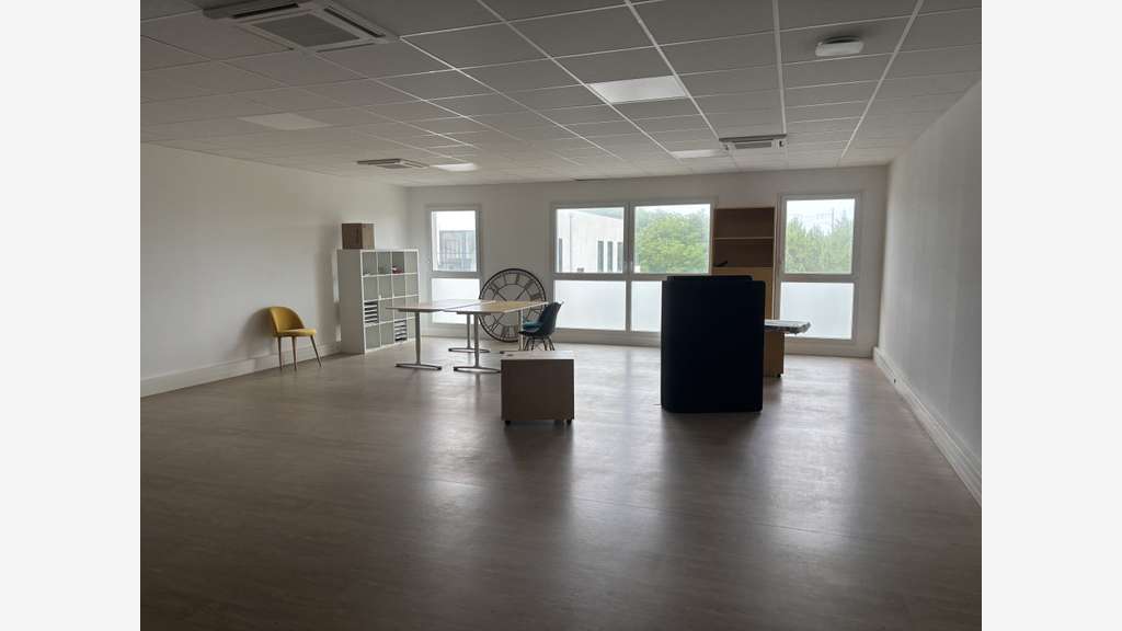 Bureaux 77 m² idéalement situé à l'entrée de St Je