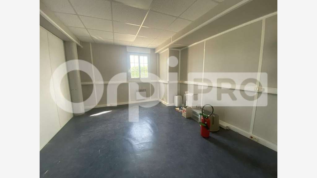 BUREAUX - ST JEAN DE THURIGNEUX - 170 m2
