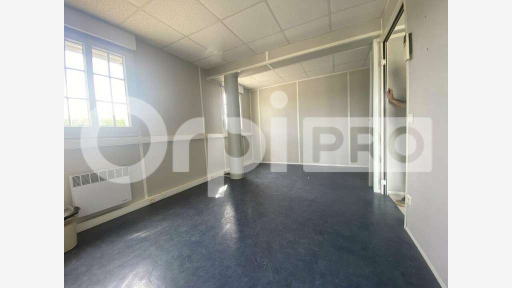 BUREAUX - ST JEAN DE THURIGNEUX - 170 m2