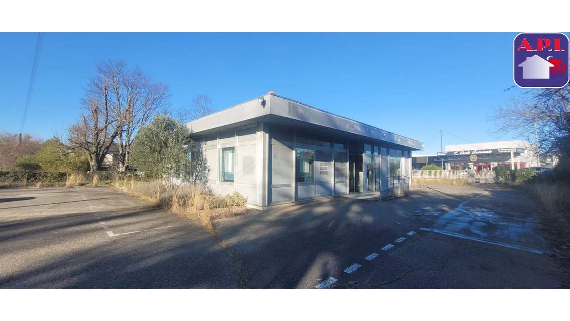 A louer local 142m² avec parking privatif  St Jean