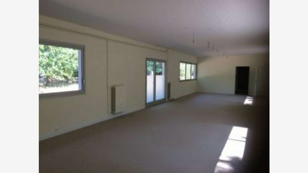 Bureaux 503m² à louer à Saint-Jean-d'Illac
