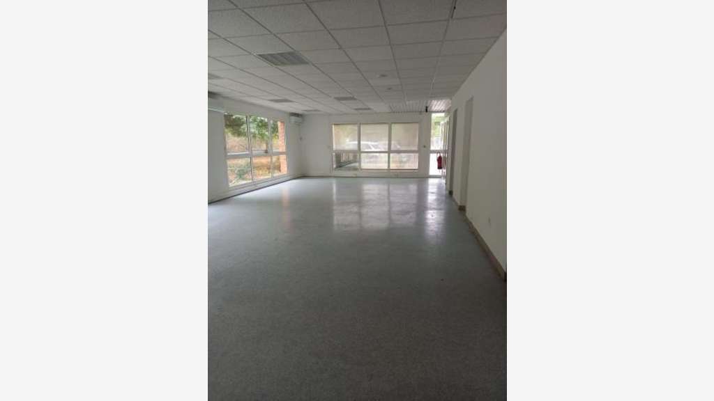 Bureaux 126m² à louer à Saint-Jean-d'Illac