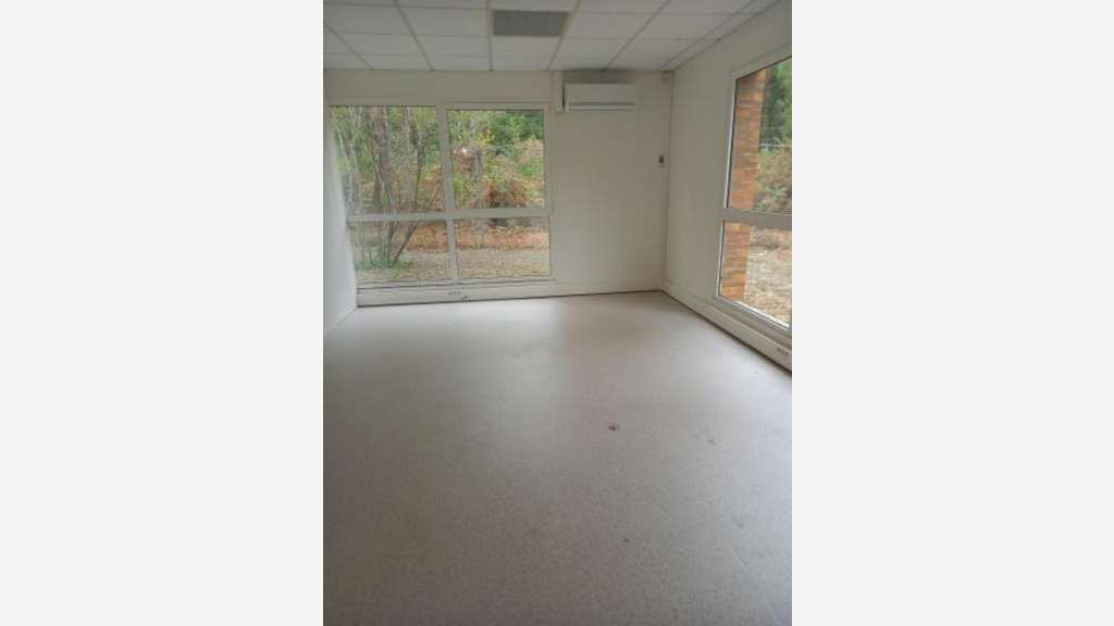 Bureaux 126m² à louer à Saint-Jean-d'Illac