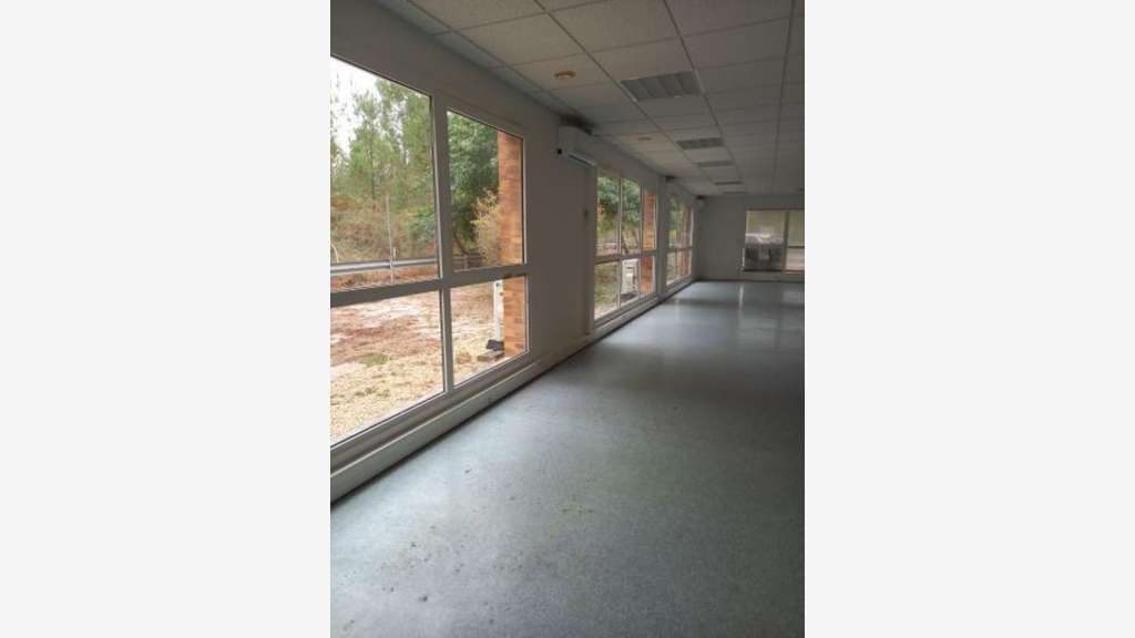 Bureaux 126m² à louer à Saint-Jean-d'Illac