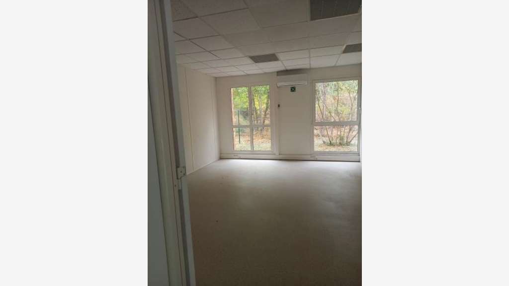 Bureaux 126m² à louer à Saint-Jean-d'Illac