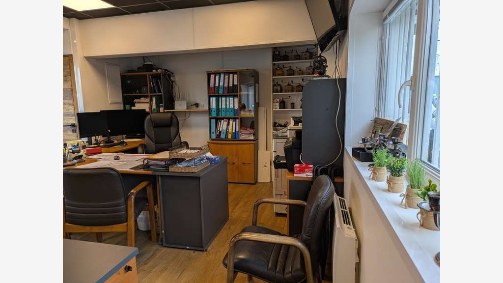 Bureau à louer 27m² à Saint-Jeoire-Prieuré