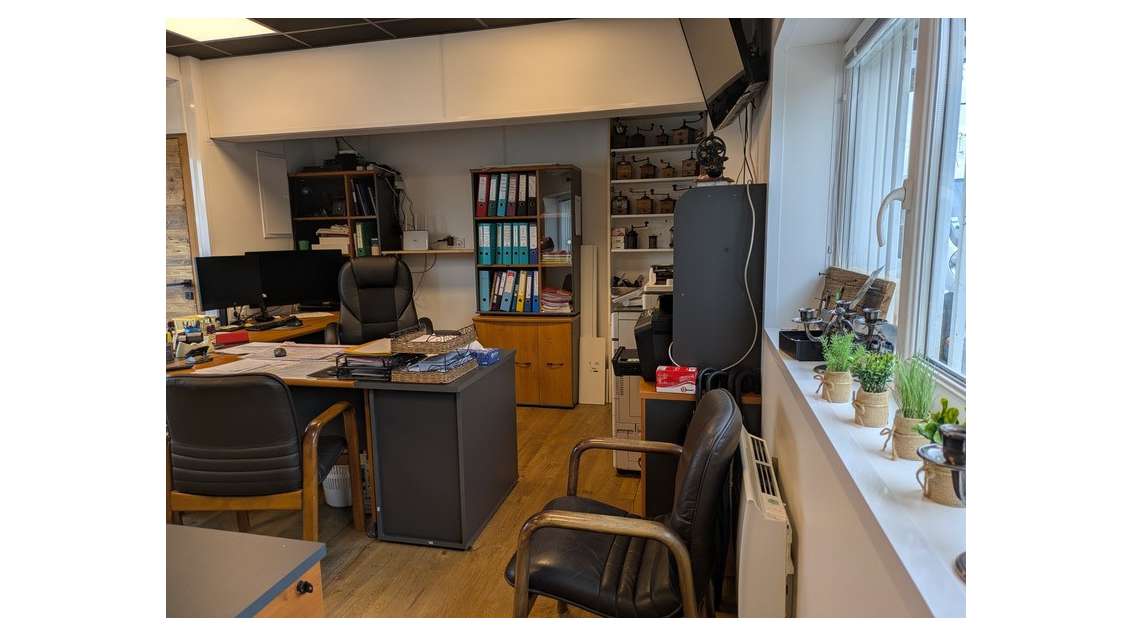 Bureau à louer 27m² à Saint-Jeoire-Prieuré