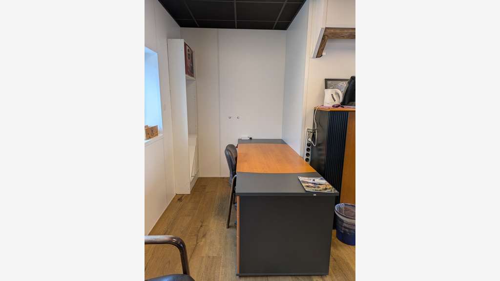 Bureau à louer 27m² à Saint-Jeoire-Prieuré