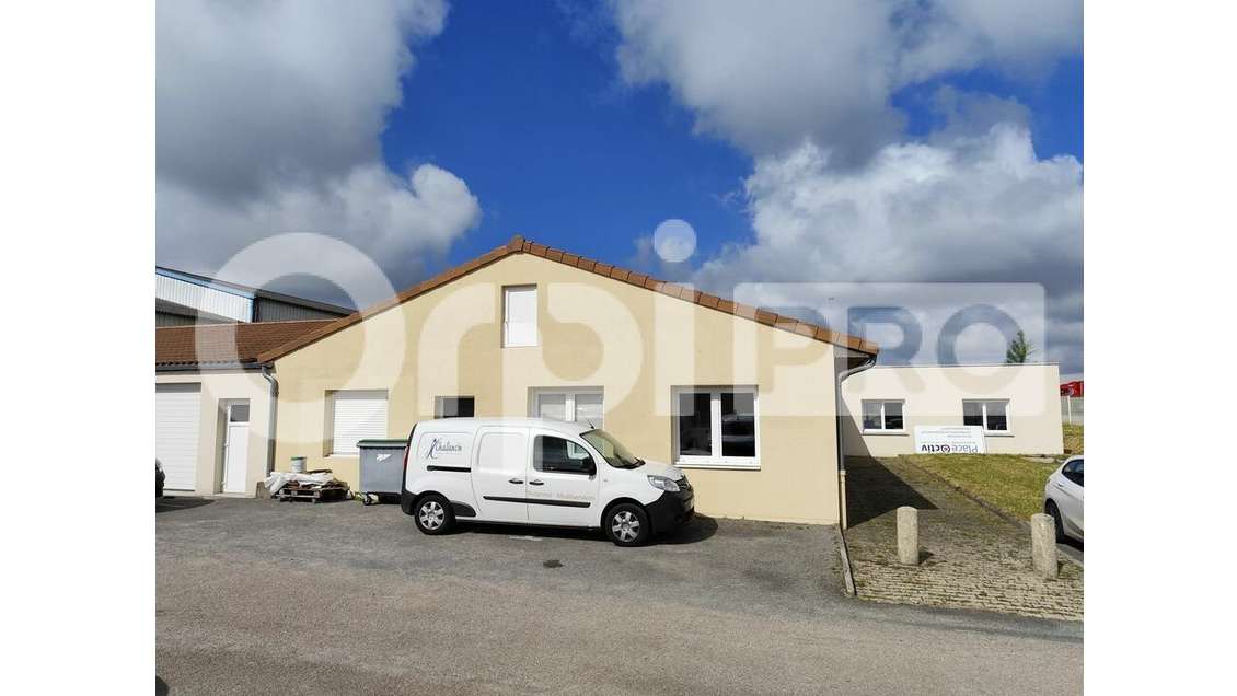 Location bureaux 280m² accès PMR à Saint-Junien  