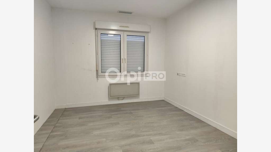 A louer bureaux de 97m² à Saint Junien empl strat