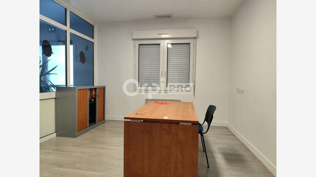 A louer bureaux de 97m² à Saint Junien empl strat