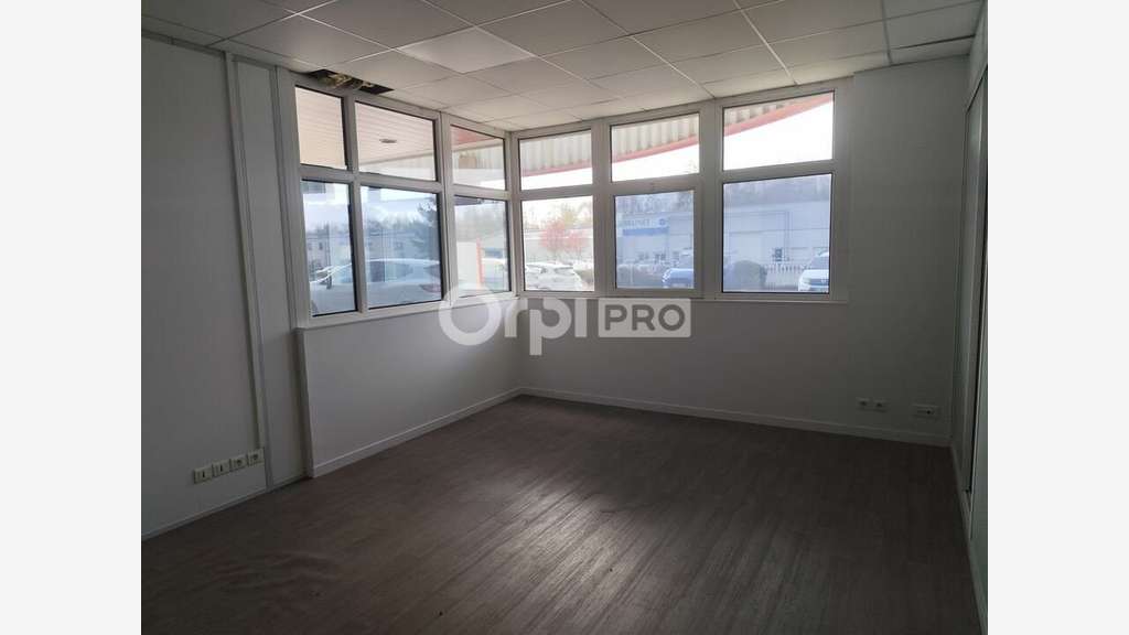 A louer bureaux de 97m² à Saint Junien empl strat