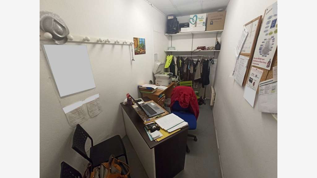 Local Professionnel de 200 m² à SAINT-JUNIEN !