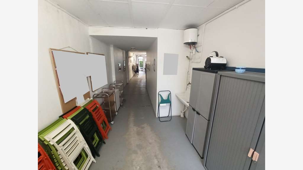 Local Professionnel de 200 m² à SAINT-JUNIEN !