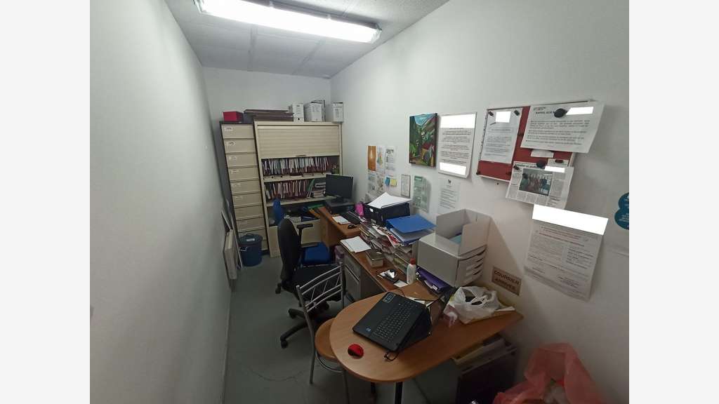 Local Professionnel de 200 m² à SAINT-JUNIEN !