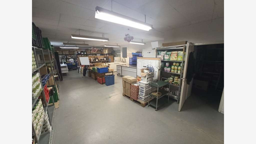 Local Professionnel de 200 m² à SAINT-JUNIEN !