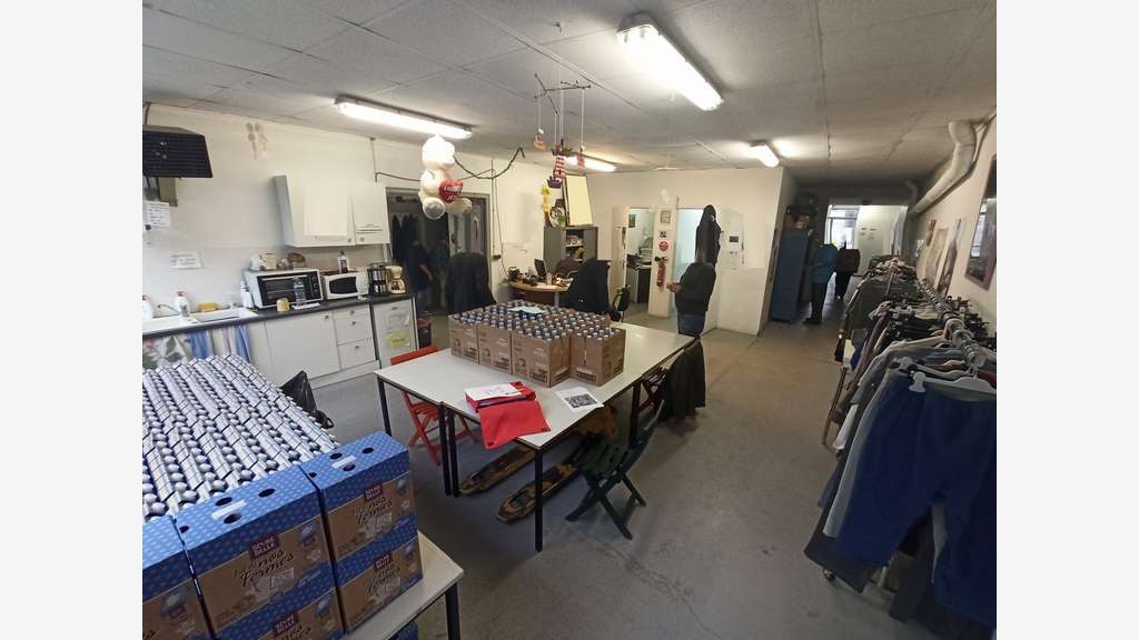 Local Professionnel de 200 m² à SAINT-JUNIEN !