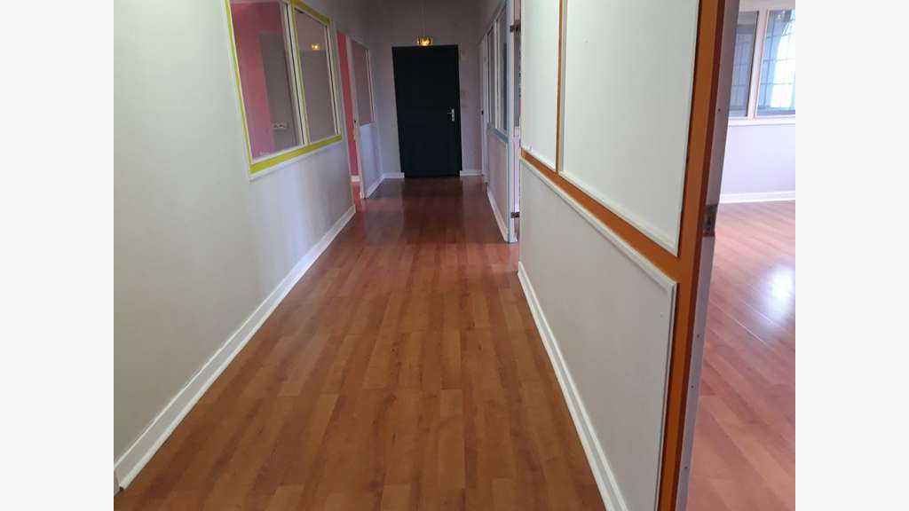 A louer bureaux lumineux 300m² à Saint-Lager