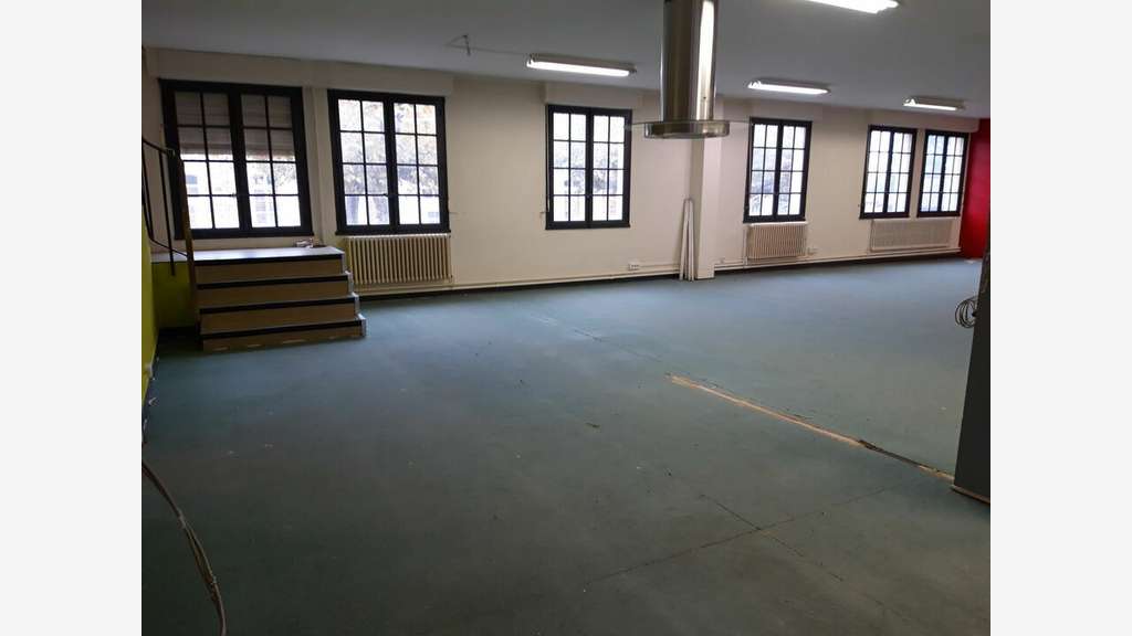 A louer bureaux lumineux 300m² à Saint-Lager