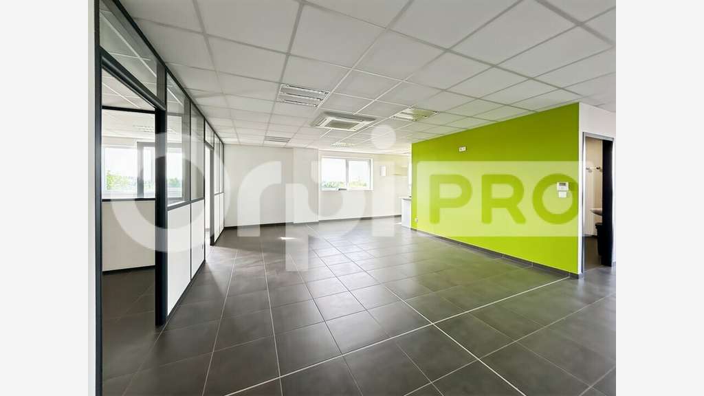 Bureau de 190m² à louer à Saint-Laurent-Blangy