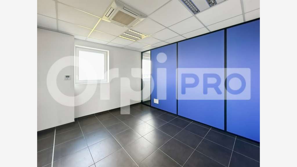Bureau de 190m² à louer à Saint-Laurent-Blangy