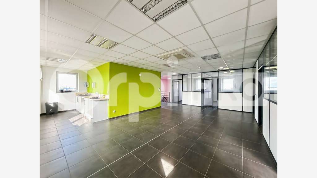 Bureau de 190m² à louer à Saint-Laurent-Blangy