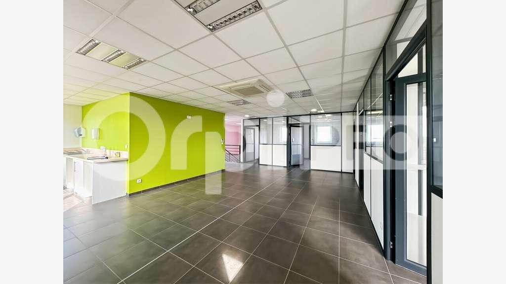 Bureau de 190m² à louer à Saint-Laurent-Blangy