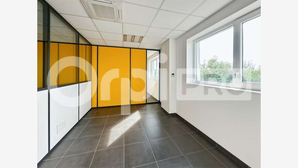 Bureau de 190m² à louer à Saint-Laurent-Blangy