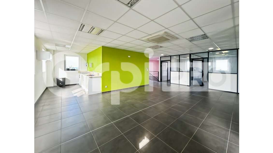 Bureau de 190m² à louer à Saint-Laurent-Blangy