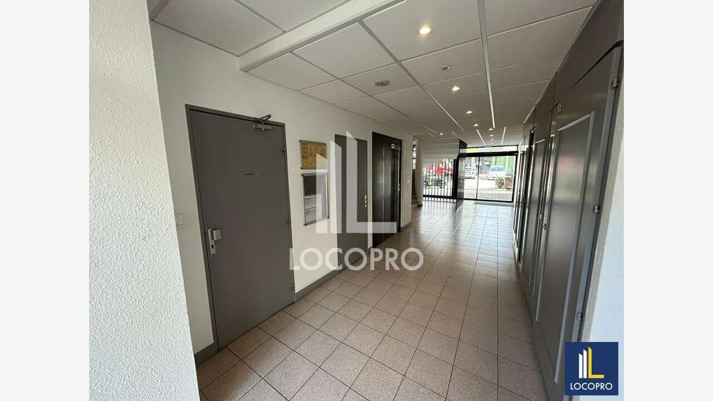 A louer bureaux de 177m² en ZA St Laurent du Var