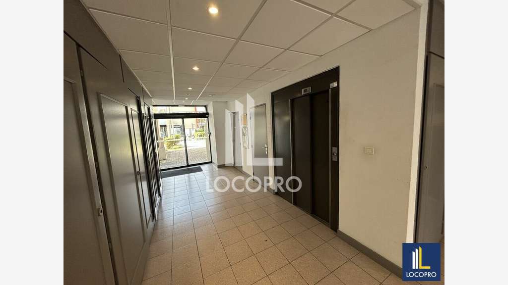 A louer bureaux 18m² à St Laurent du Var Cap Var