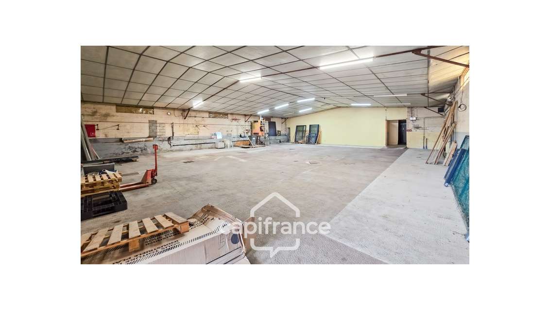 Local 395m² à louer à Saint-Léger-sur-Dheune