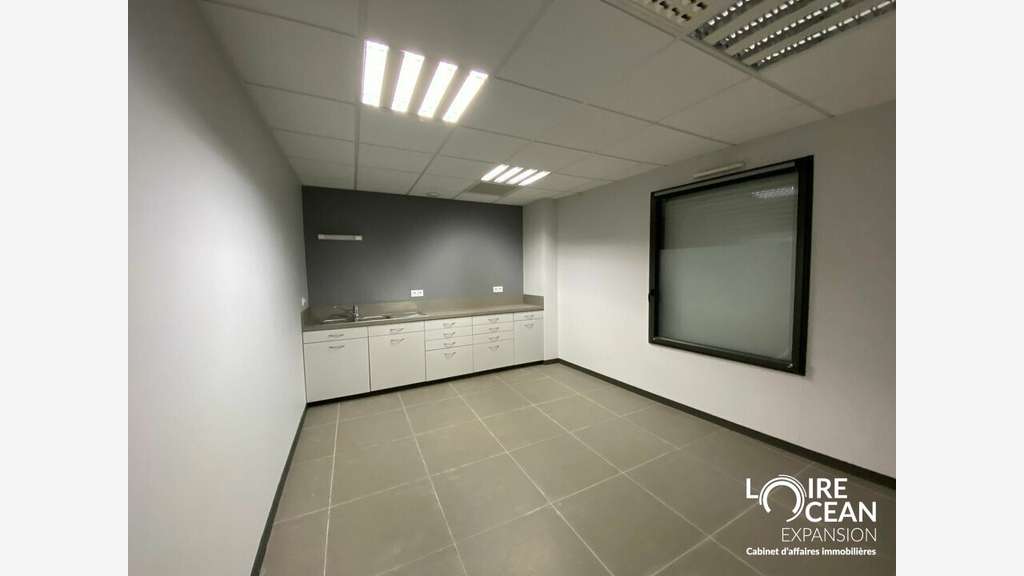 A louer bureaux 353m² à Saint-Lumine-de-Clisson